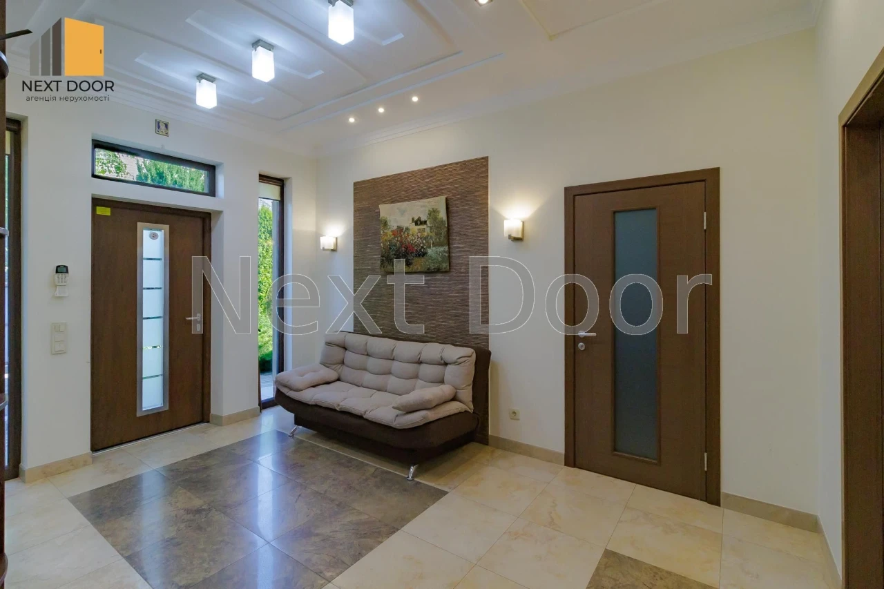 Енергонезалежний будинок в Києві: 5 кімнат, 281.7 м², 6 сото