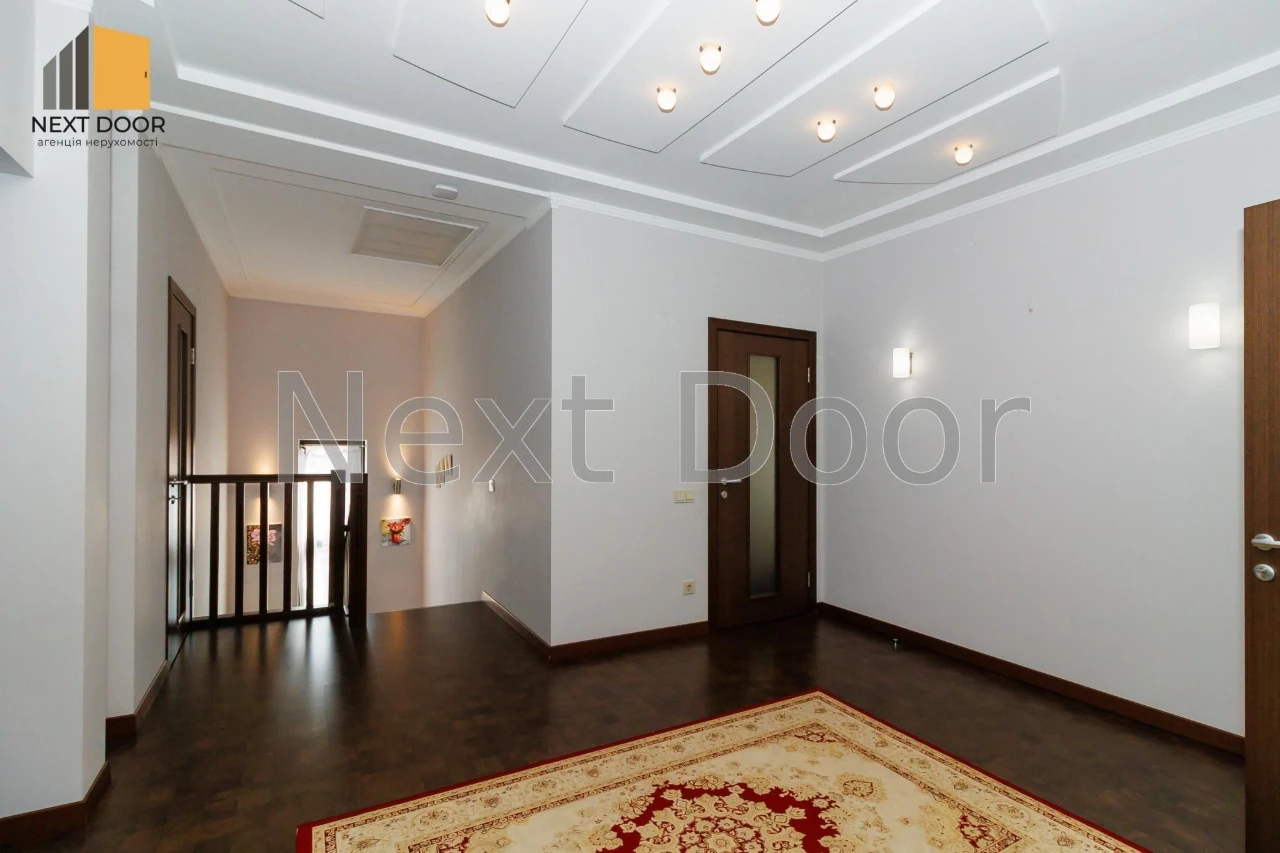 Енергонезалежний будинок в Києві: 5 кімнат, 281.7 м², 6 сото