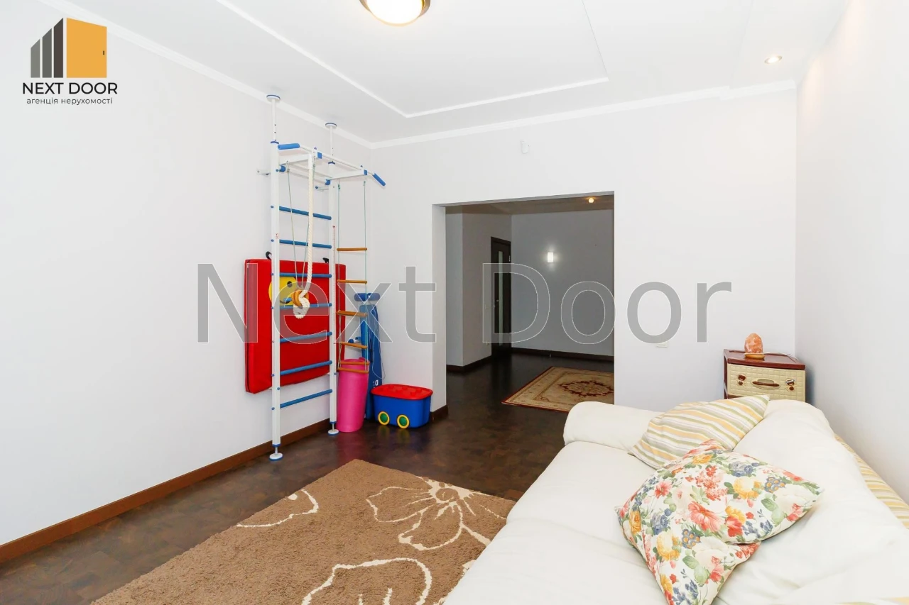 Енергонезалежний будинок в Києві: 5 кімнат, 281.7 м², 6 сото