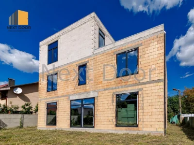 БУДИНОК 288,3 М² НА ОБОЛОНІ | 3,87 СОТКИ | ГАРАЖ НА 2 АВТО |