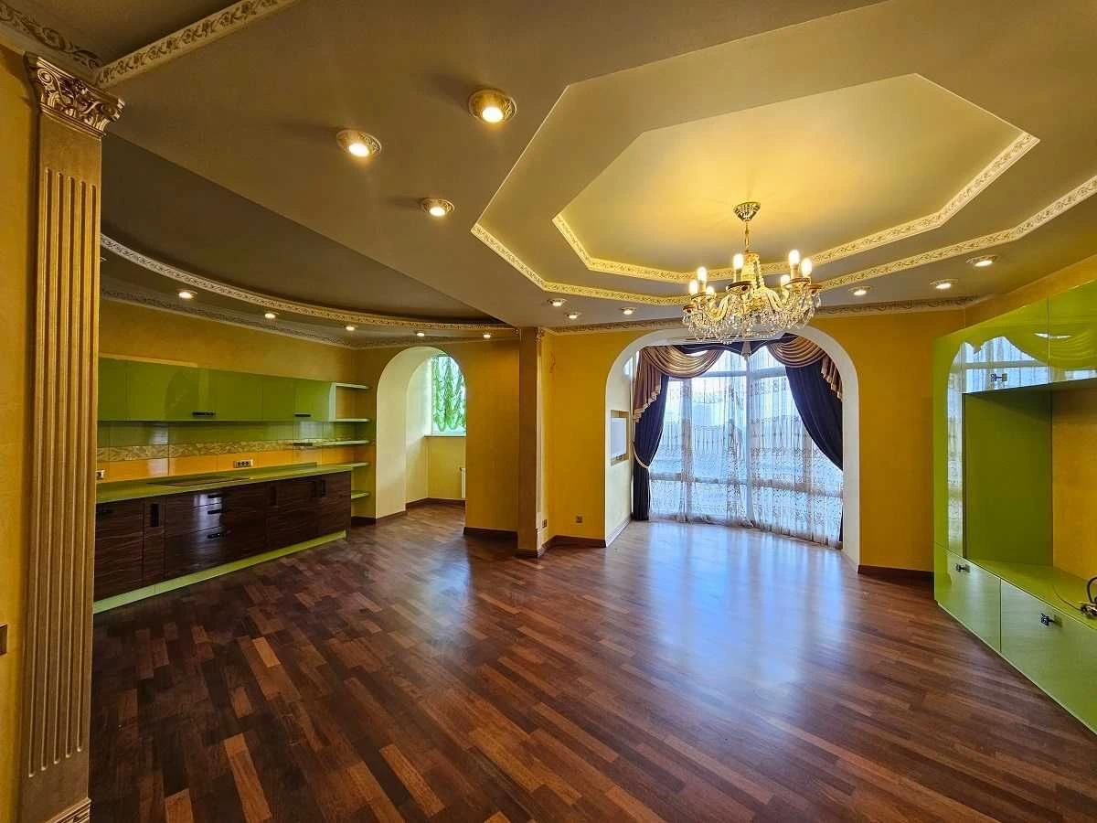 Zdanowska Yu. (Lomonosov) 52/3, Likograd, 165 sq m, two