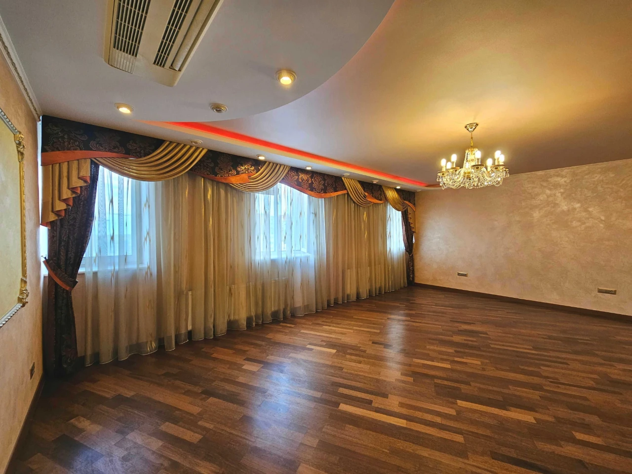 Zdanowska Yu. (Lomonosov) 52/3, Likograd, 165 sq m, two