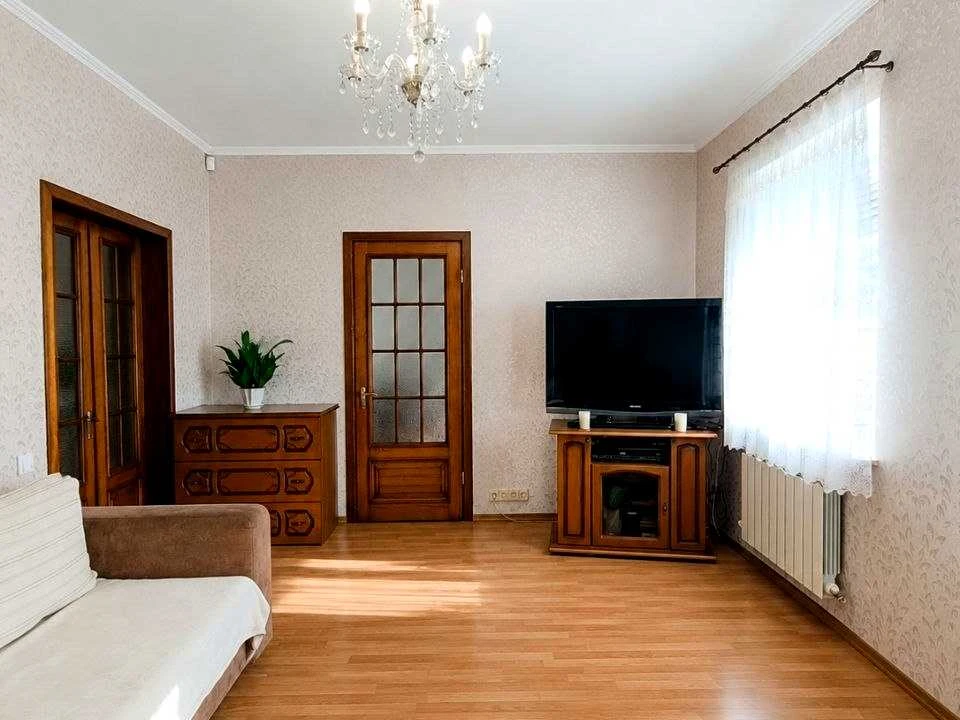 Будинок. Дніпро, Малахітовий пров.