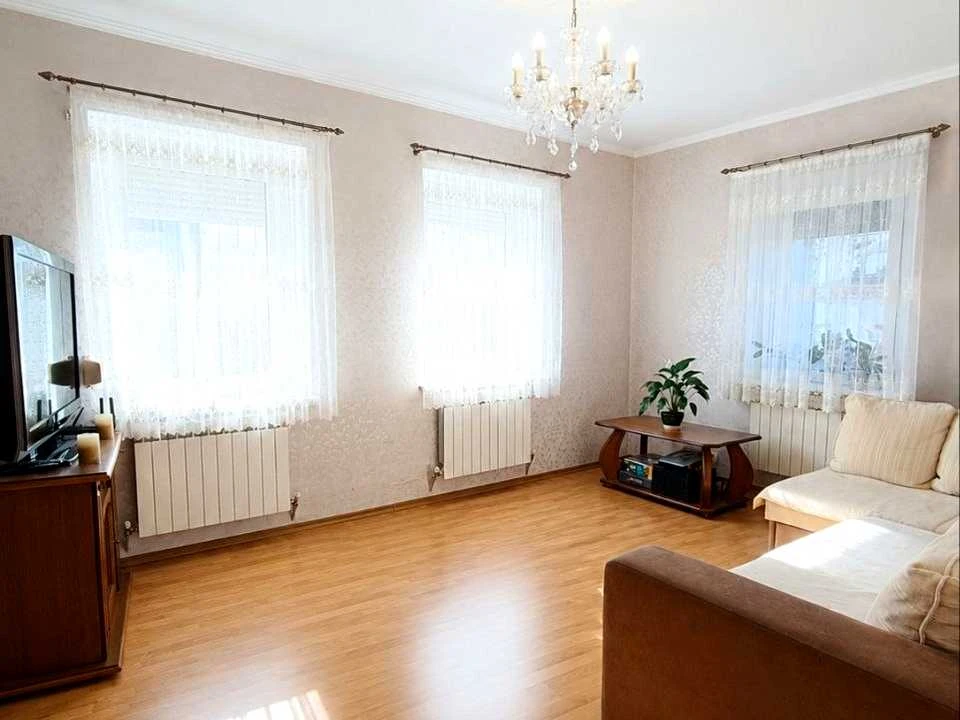 Будинок. Дніпро, Малахітовий пров.