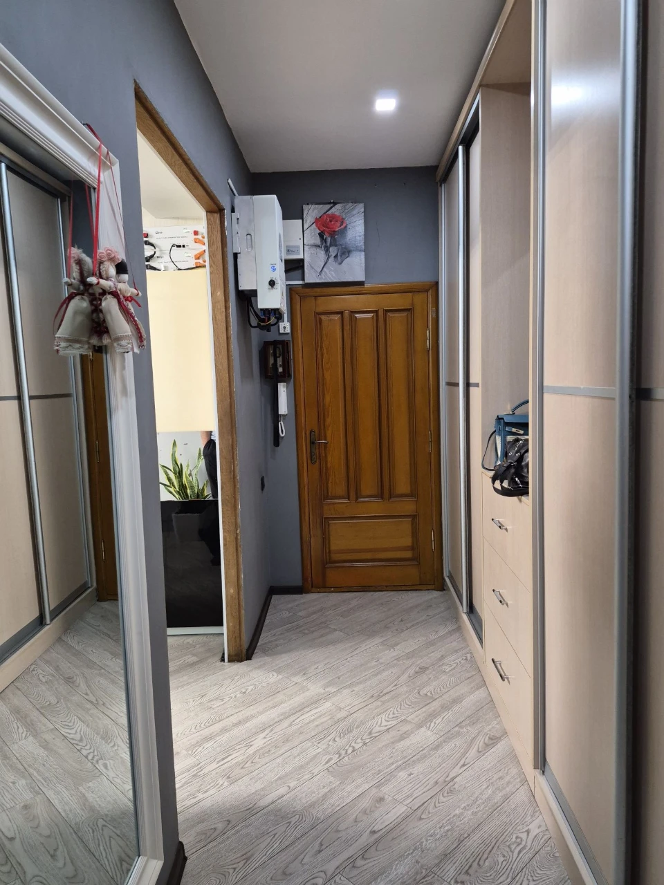 Продается 2-комнатная студия "Сталинка" на пр. Металлургов (Днепровск)