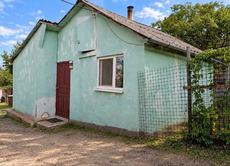 Продам житлову дачу Дніпро Мирний 6,4 сотки гараж