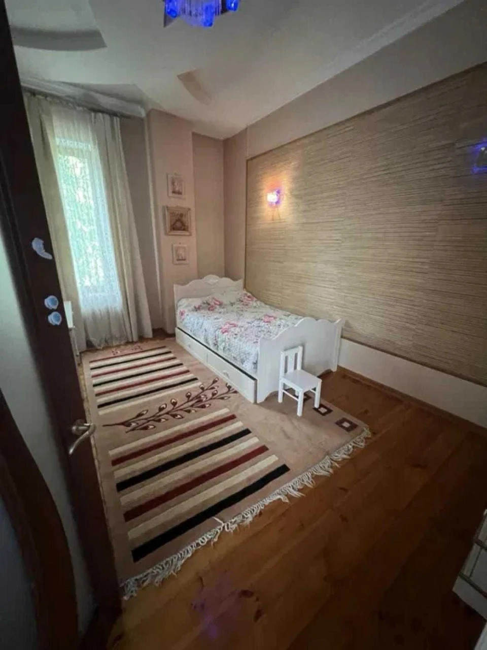 Продається хазяйський будинок на 4 сотках на 10 станції Вели