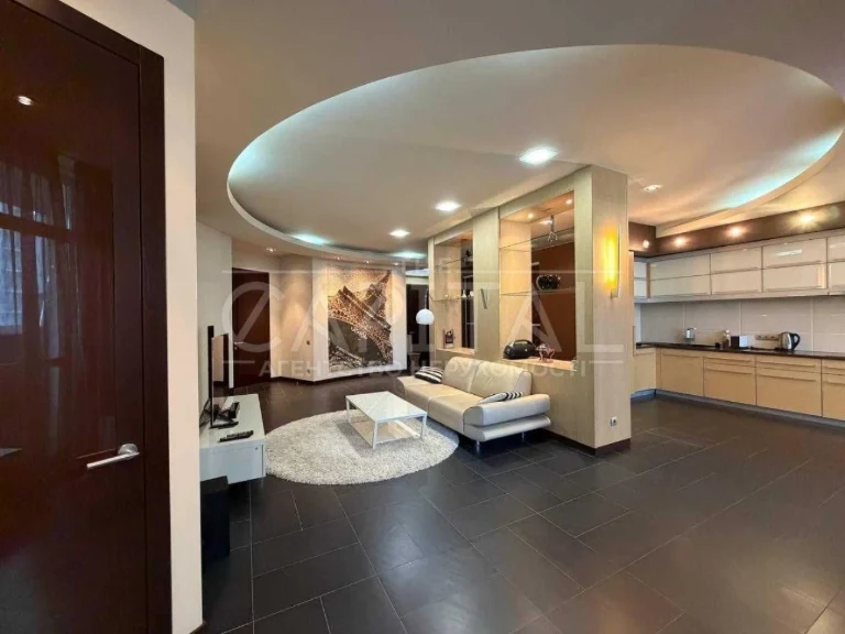 4-bedroom apartment in the "Novopecherski Lipy" residential complex, 5th floor