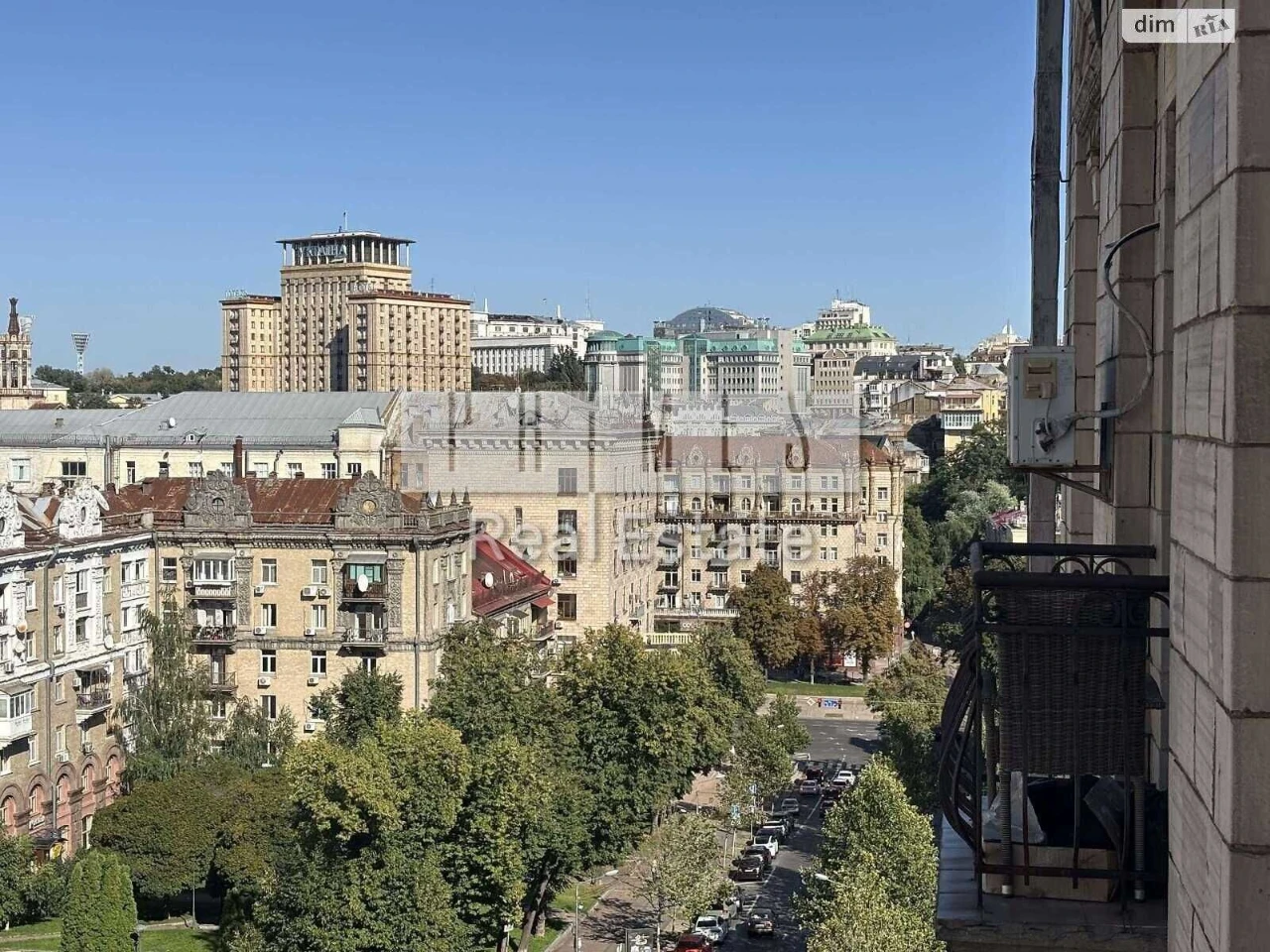 Продается 3-комнатная квартира, ул. Е. Чикаленко 2, Хрещатик, центр