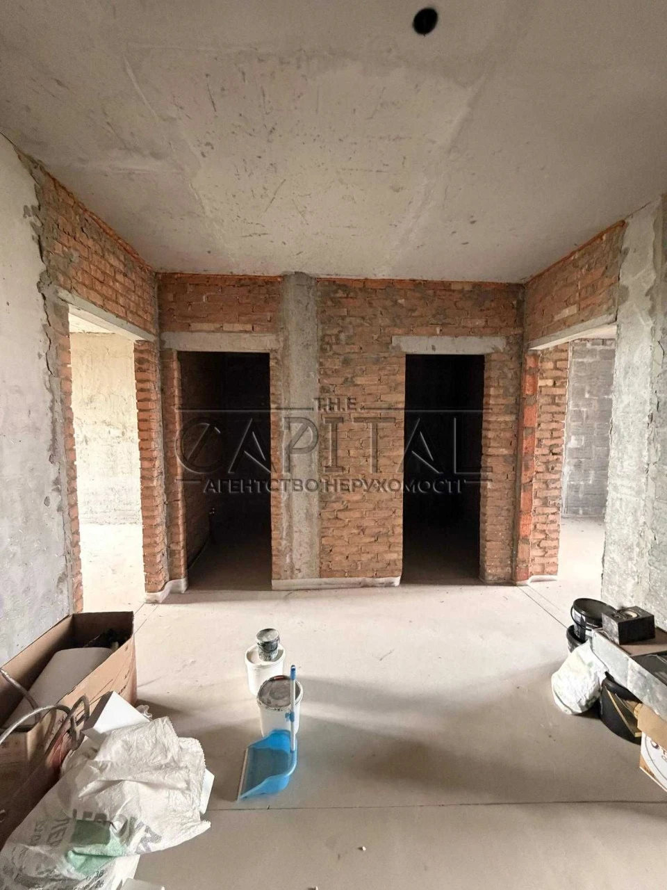 Spacious 3-bedroom apartment for sale in the "Medovy" residential complex.