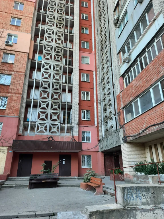 Продам СВОЮ  1-кв на ЗАПОРОЖСКОМ шоссе дом 48, Тополь-1