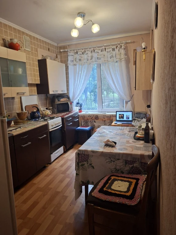Urgent! For Sale: 3-bedroom apartment on Sokole, Czech Balkon