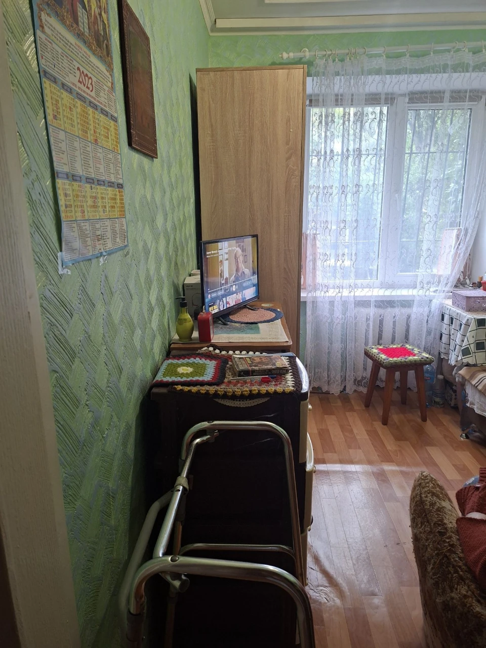 Urgent! For Sale: 3-bedroom apartment on Sokole, Czech Balkon