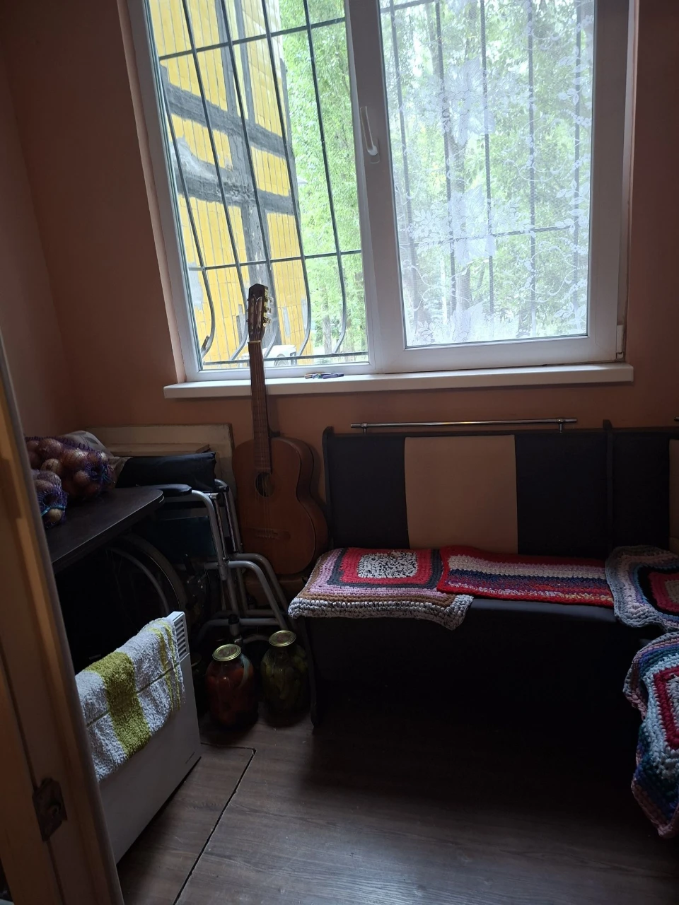 Urgent! For Sale: 3-bedroom apartment on Sokole, Czech Balkon