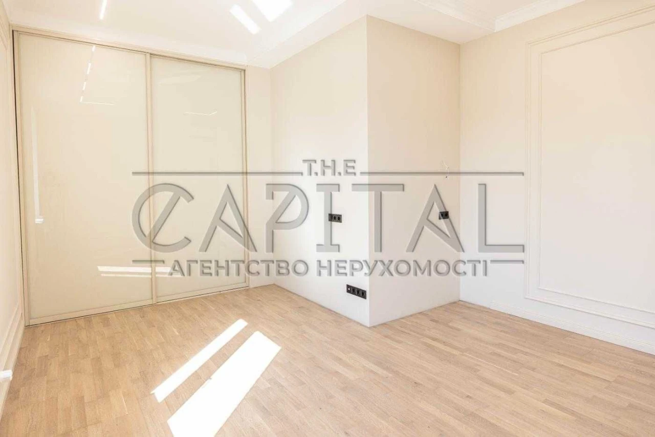 Продажа престижного дома у тихую сторону, недалеко от озера, на Осокорках. 500 м², 14,5 соток.