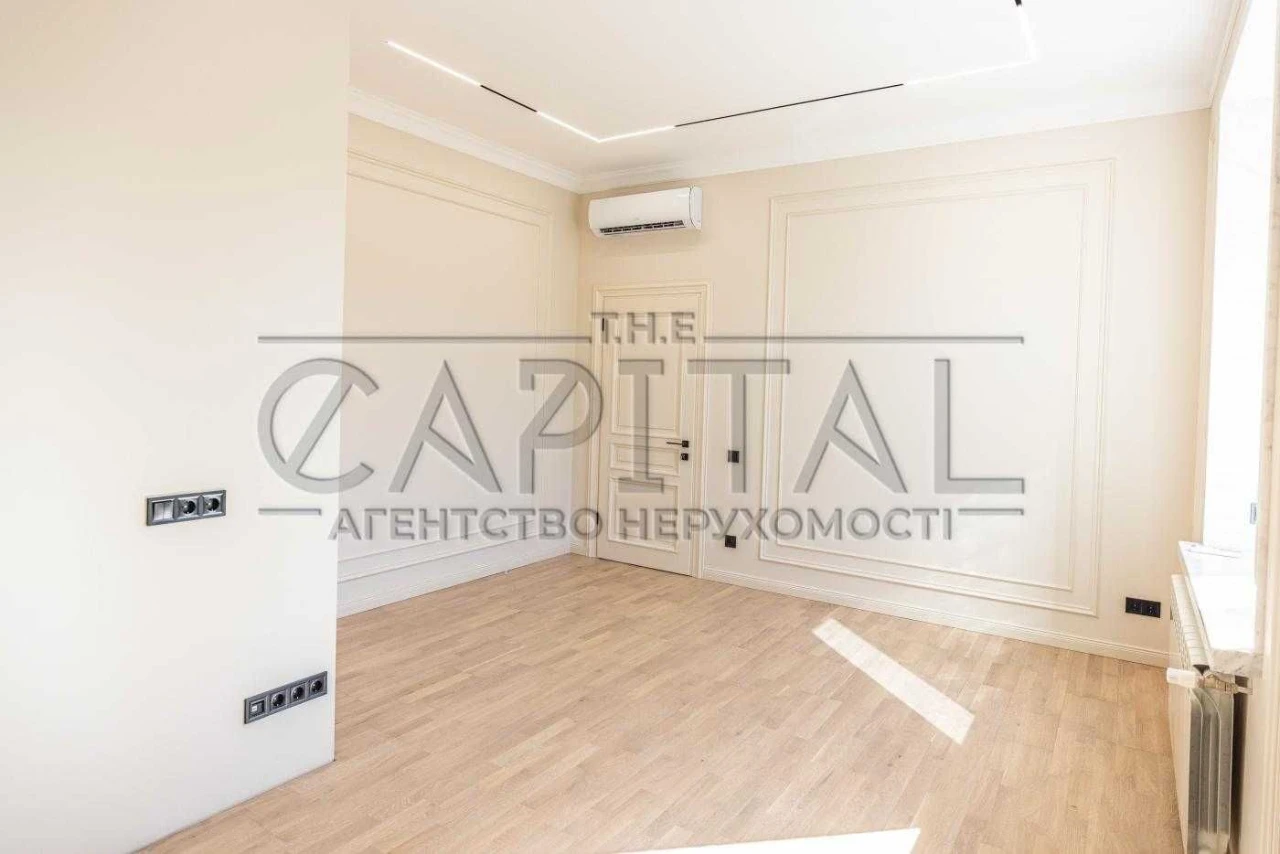 Продажа престижного дома у тихую сторону, недалеко от озера, на Осокорках. 500 м², 14,5 соток.