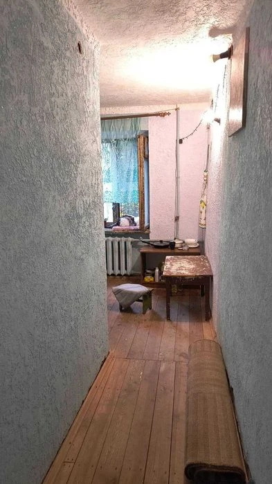 I will sell a room of 13m2 1/5 in a residential area in the city of Armiyskaya for 5000 rubles.