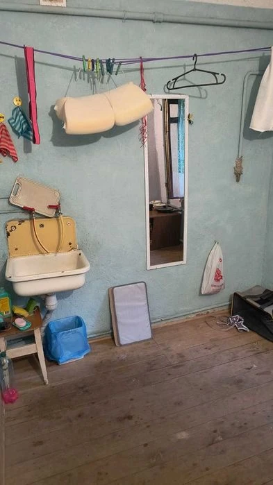 I will sell a room of 13m2 1/5 in a residential area in the city of Armiyskaya for 5000 rubles.