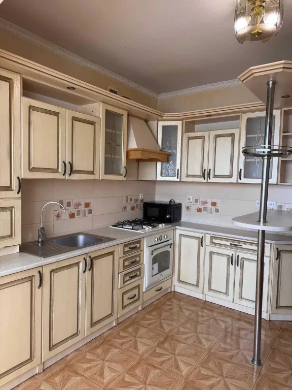Продам 2 кімнатну квартиру біля річки ( Пасічна)