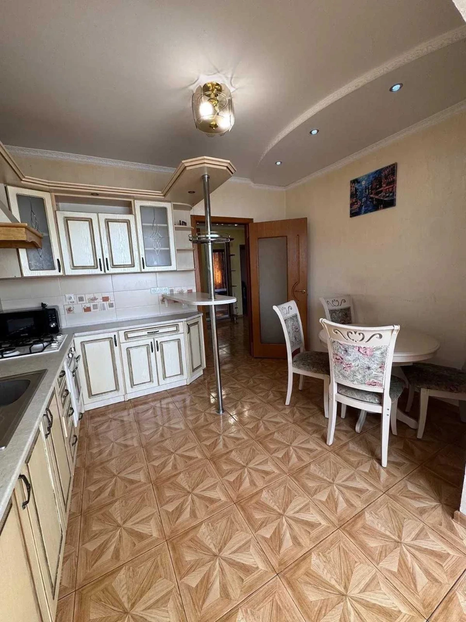 Продам 2 кімнатну квартиру біля річки ( Пасічна)