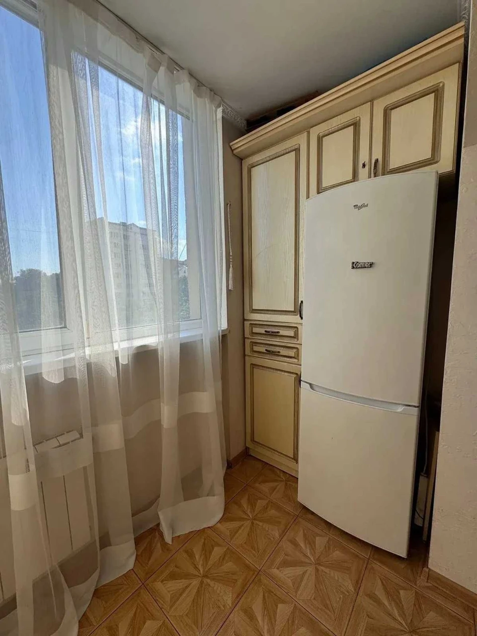Продам 2 кімнатну квартиру біля річки ( Пасічна)