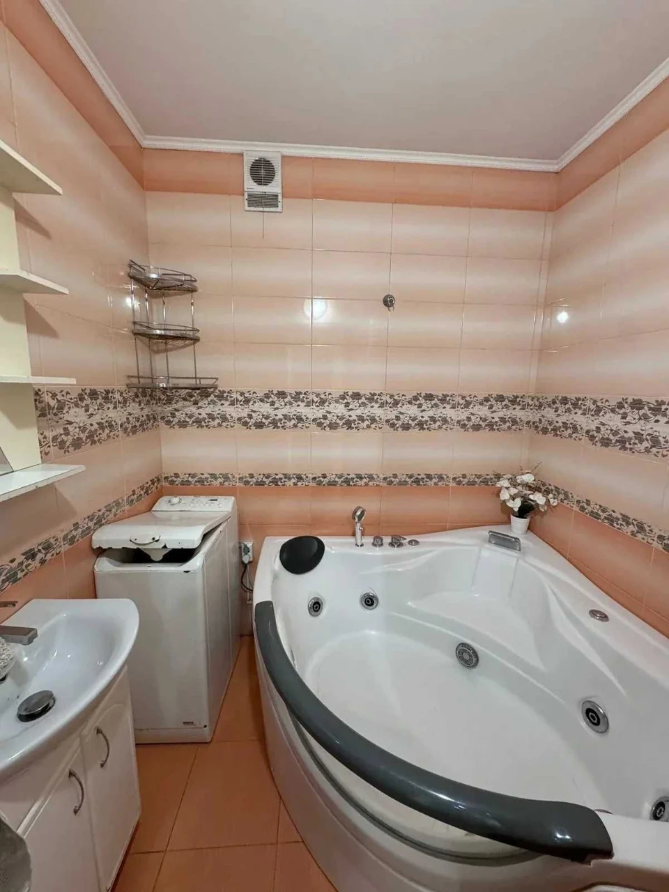 Продам 2 кімнатну квартиру біля річки ( Пасічна)