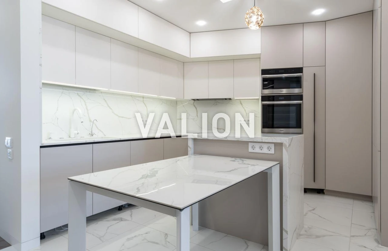 For sale 4-room apartment with renovation, V. Lypkivskoho St. 37b Dyna