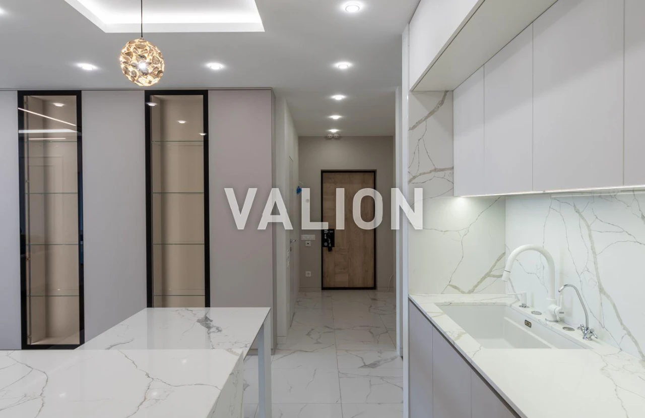 For sale 4-room apartment with renovation, V. Lypkivskoho St. 37b Dyna