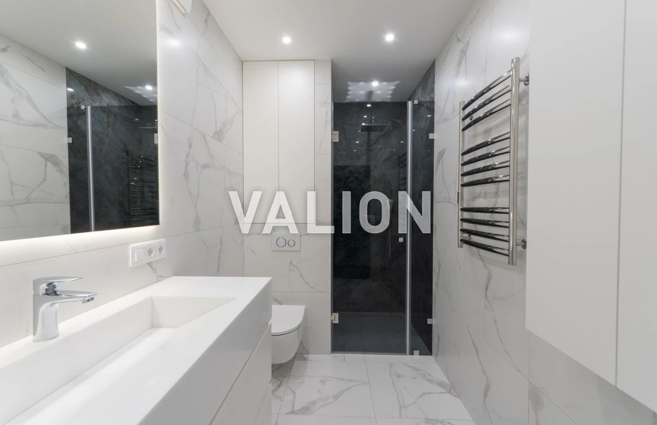 For sale 4-room apartment with renovation, V. Lypkivskoho St. 37b Dyna