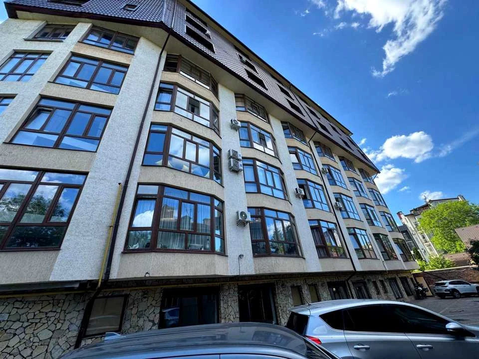 Apartment. Igor Yukhnovsky Avenue, Lviv