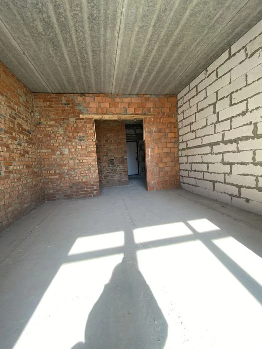 Продам  СВІТЛУ  1 кімнатну квартиру в Новобудові 45 кв.м