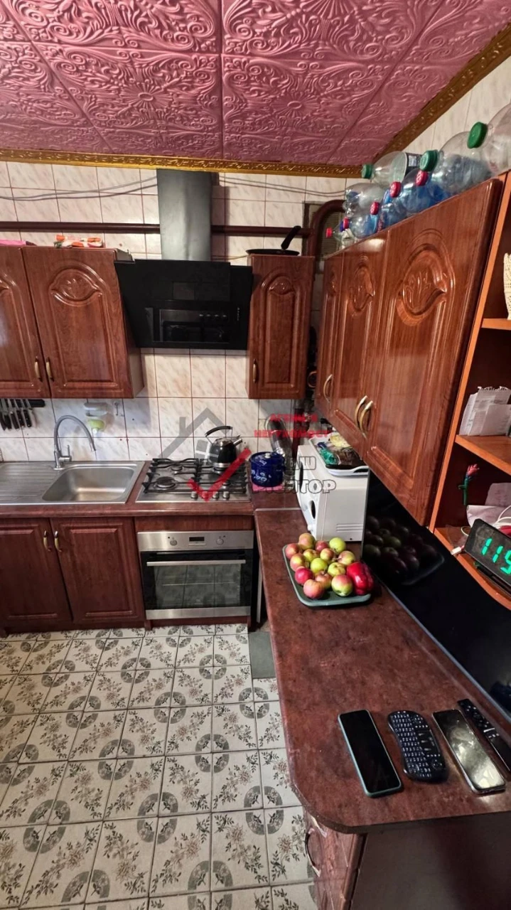 Продаж частини будинку в ЦЕНТРІ міста з чудовим двориком!