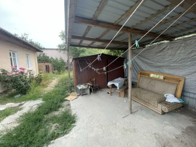 Продам частину будинку в місті , окремий двір!