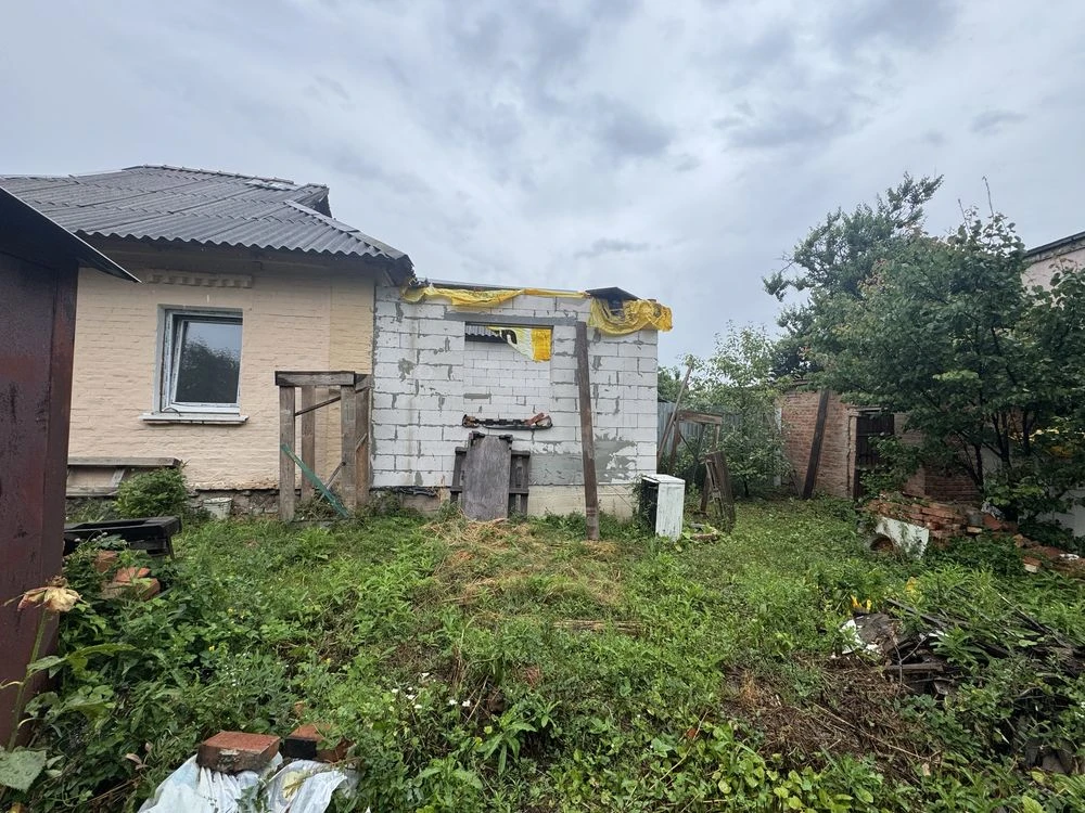Продам частину будинку в місті , окремий двір!