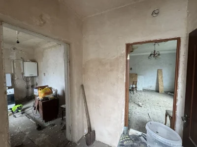 Продам частину будинку в місті , окремий двір!