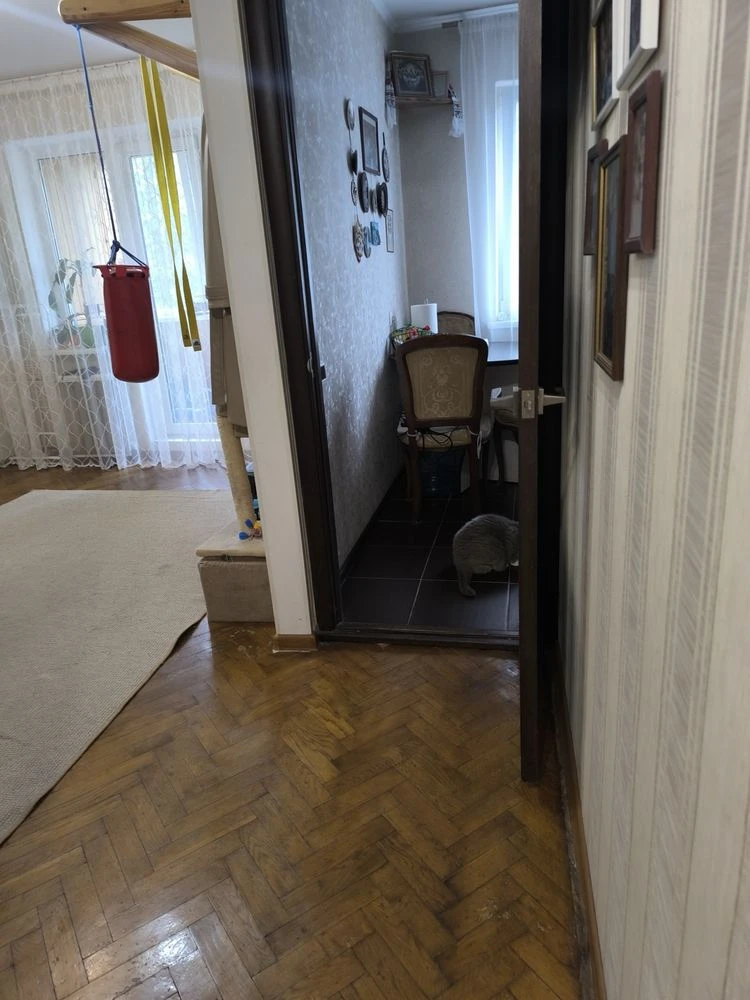 For Sale: 2-bedroom apartment in Kyiv, Solomyansky district, V. Havel street.