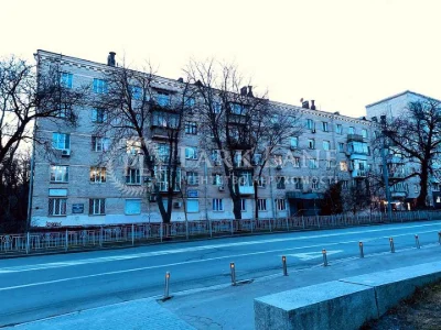 Apartment. Kyiv, Novonadniska Street.