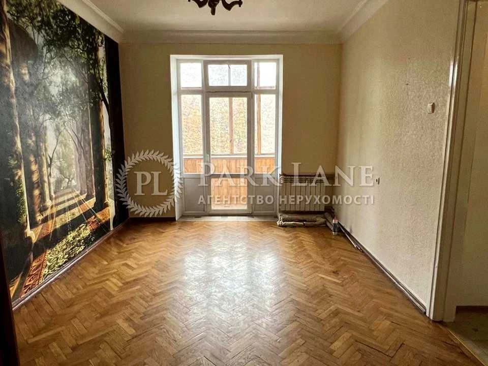 Apartment. Kyiv, Novonadniska Street.