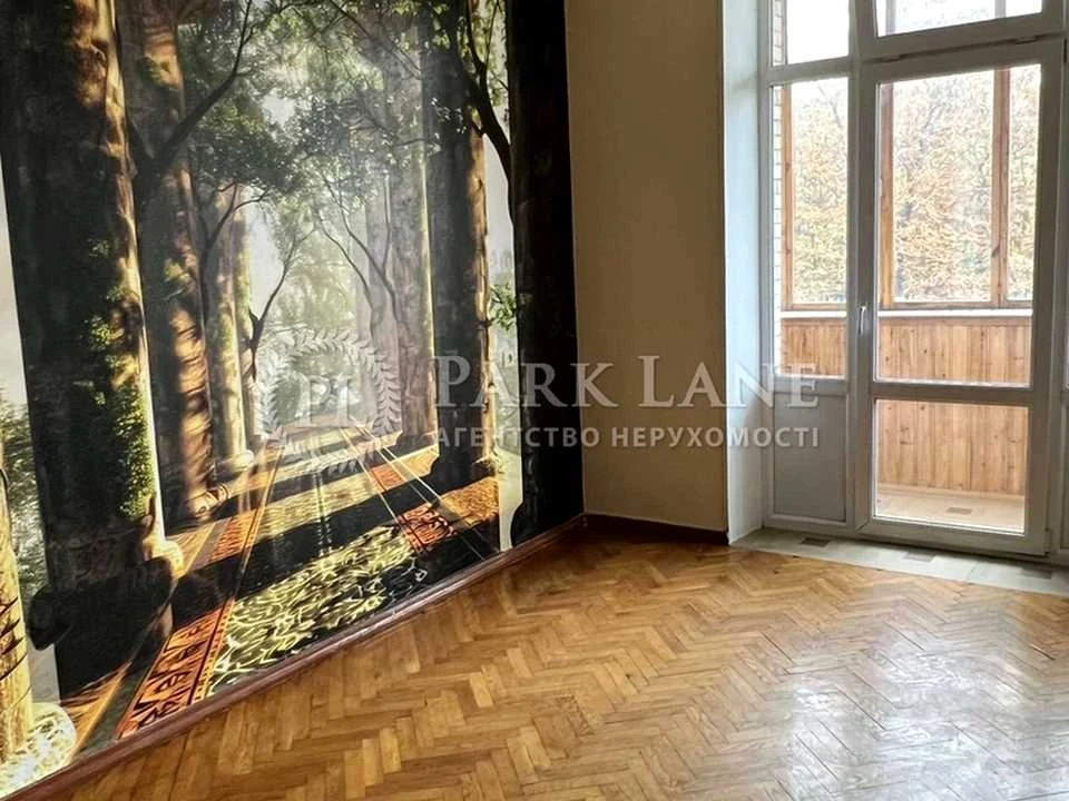 Apartment. Kyiv, Novonadniska Street.