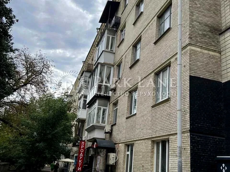 Apartment. Kyiv, Novonadniska Street.