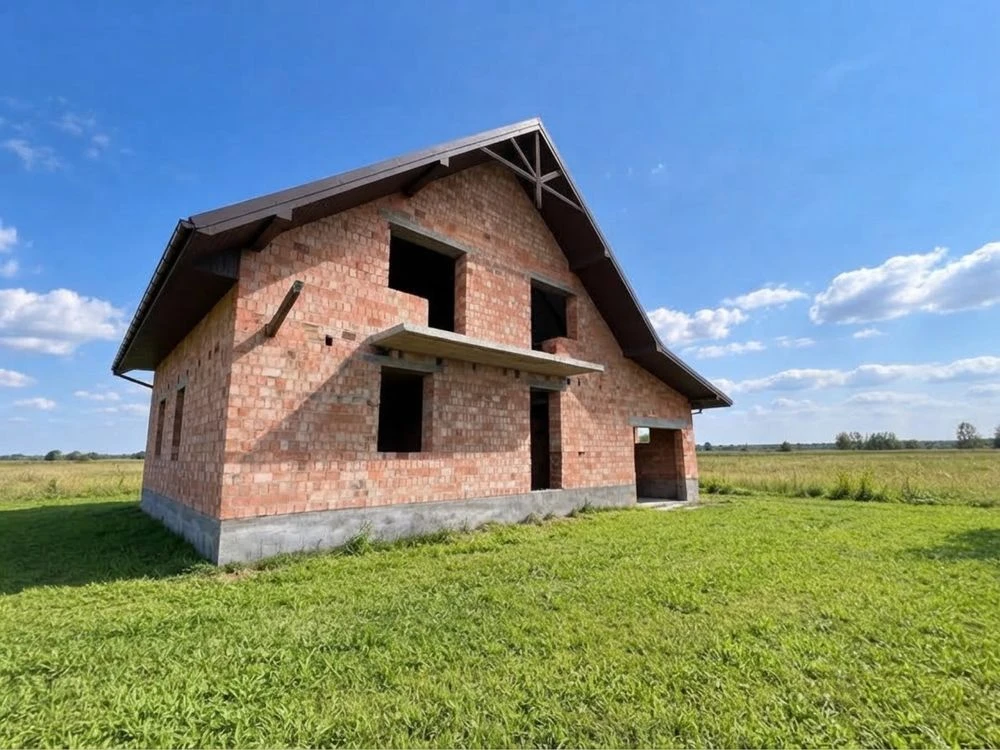 Двоповерховий дім в тихому та комфортному місці