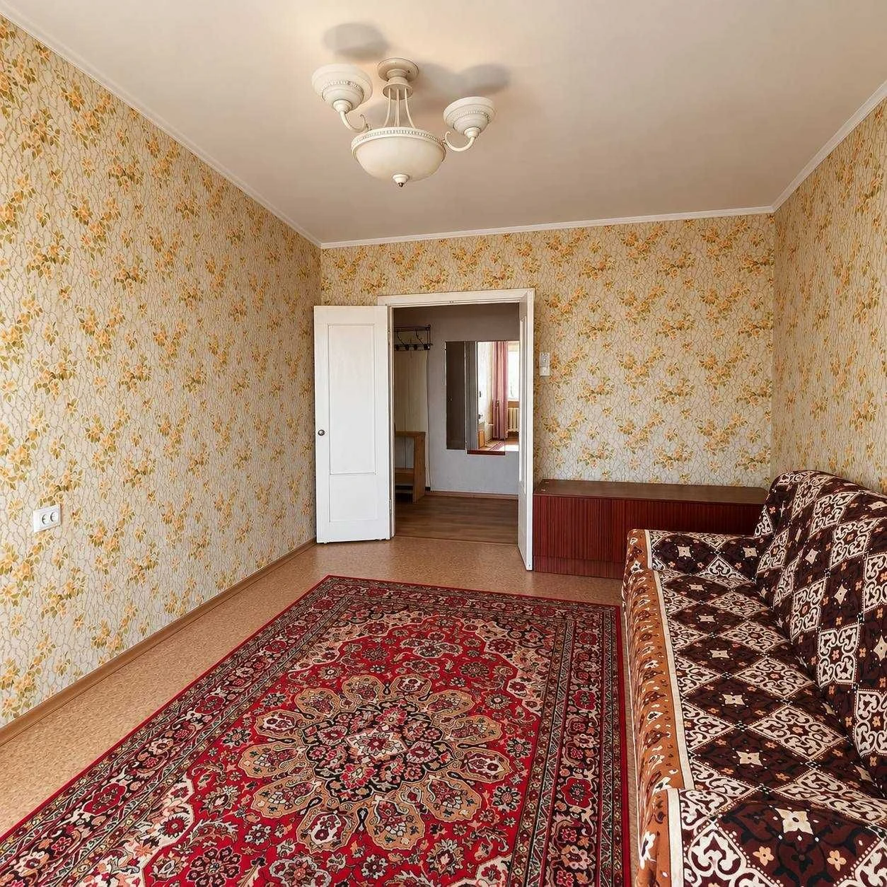 For Sale: Large 3-Bedroom Apartment in Topola 3, Dnipro