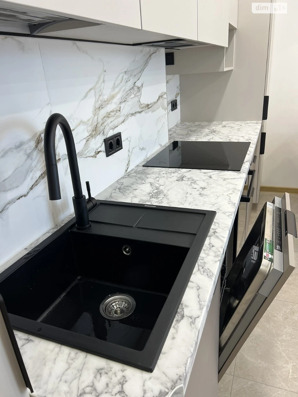 Long-Term Rental Apartment in Syrets'