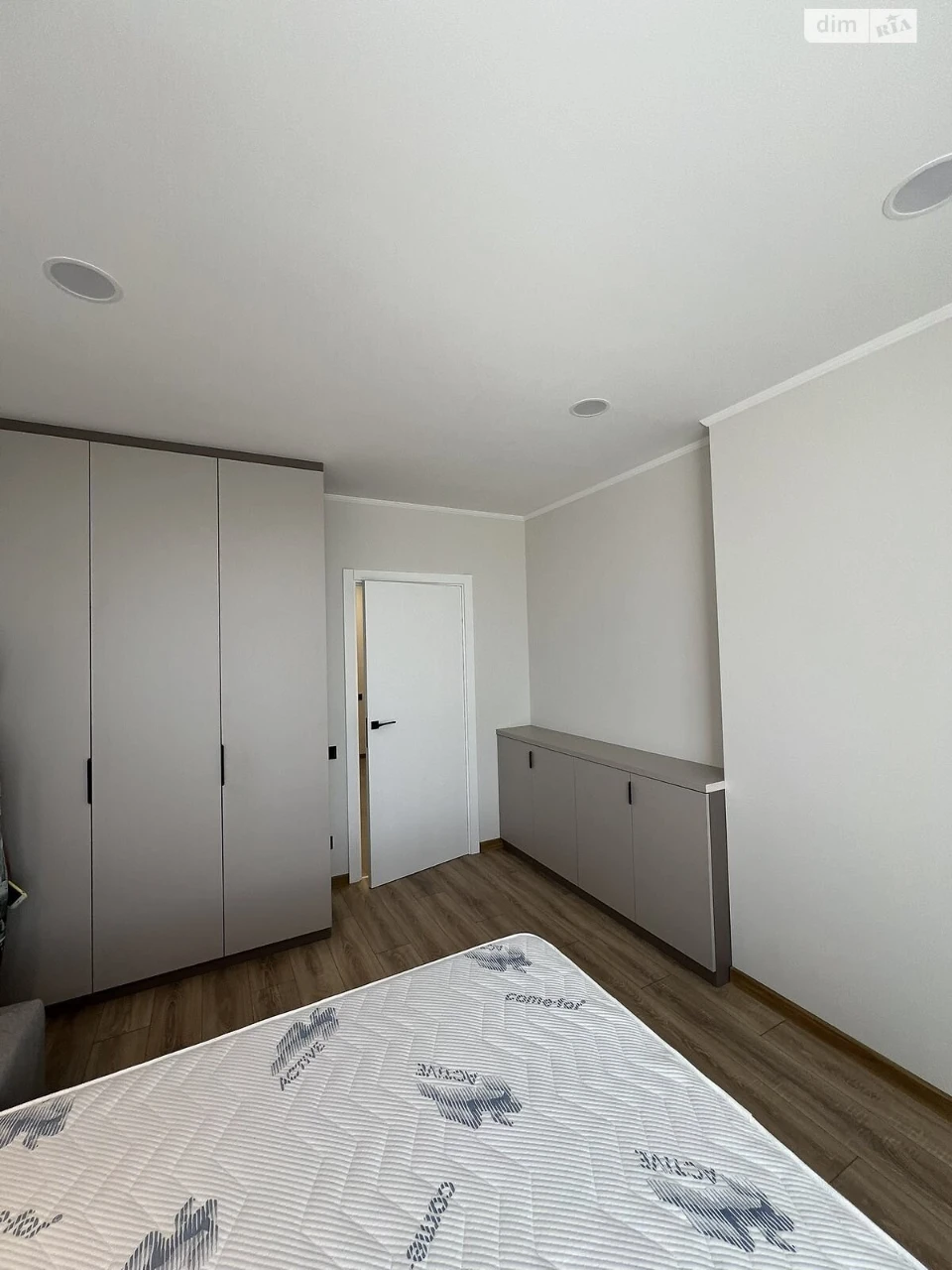 Long-Term Rental Apartment in Syrets'
