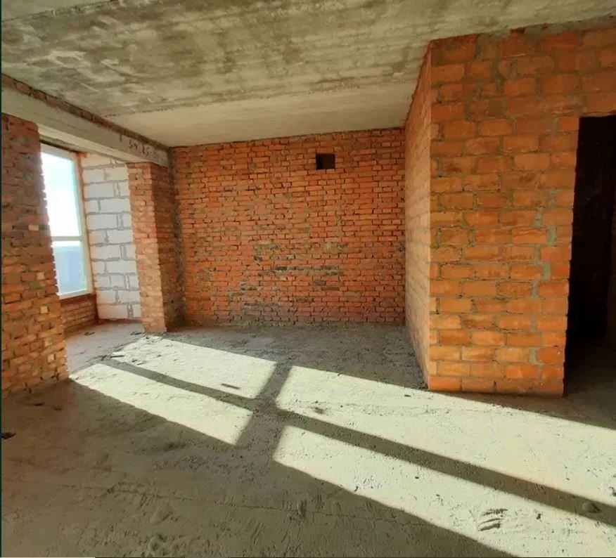 Sale of a 1-bedroom apartment 39 m² with panoramic windows and individual heating