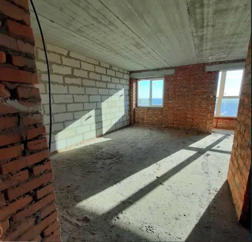 Sale of a 1-bedroom apartment 39 m² with panoramic windows and individual heating