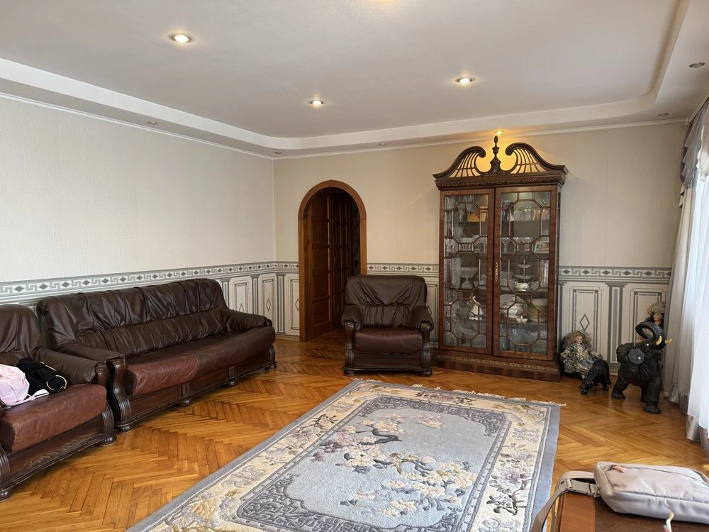 For Sale: 4-Bedroom Apartment in Graviton