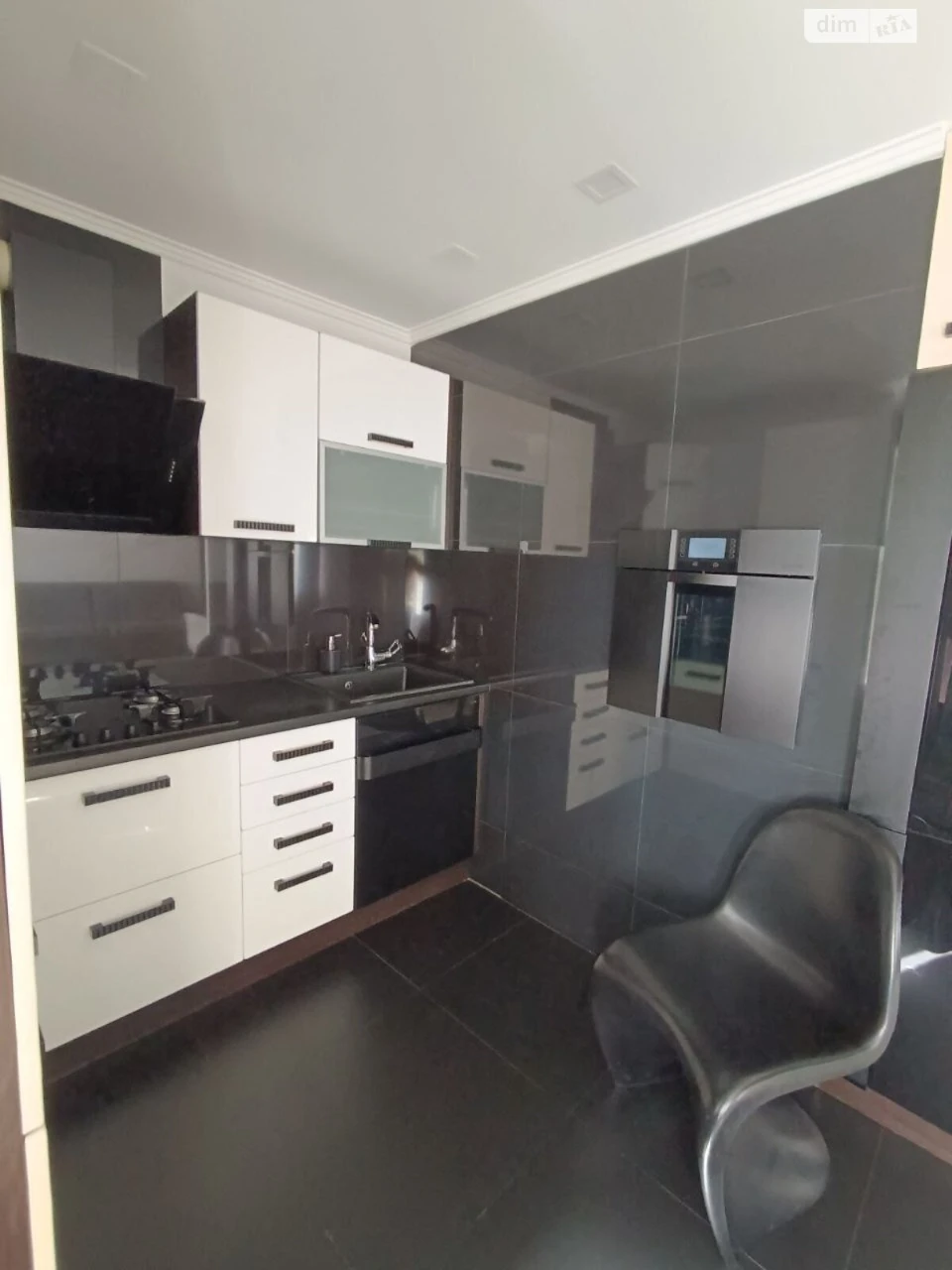Long-Term Rental Apartment Near a Substation
