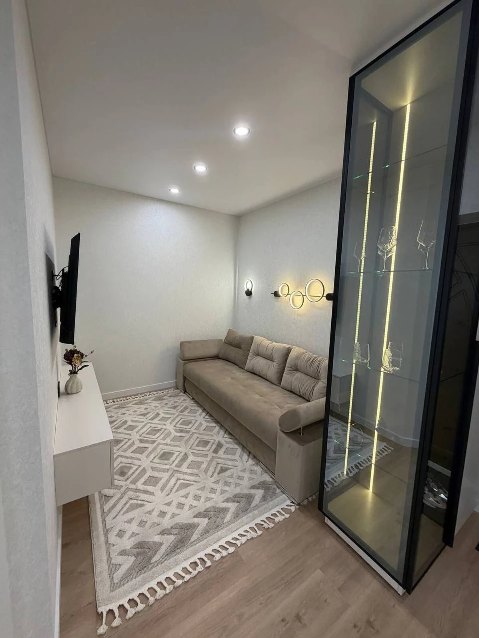Продажа эксклюзивной 1,5-комнатной квартиры, роскошный дизайнерский ремонт