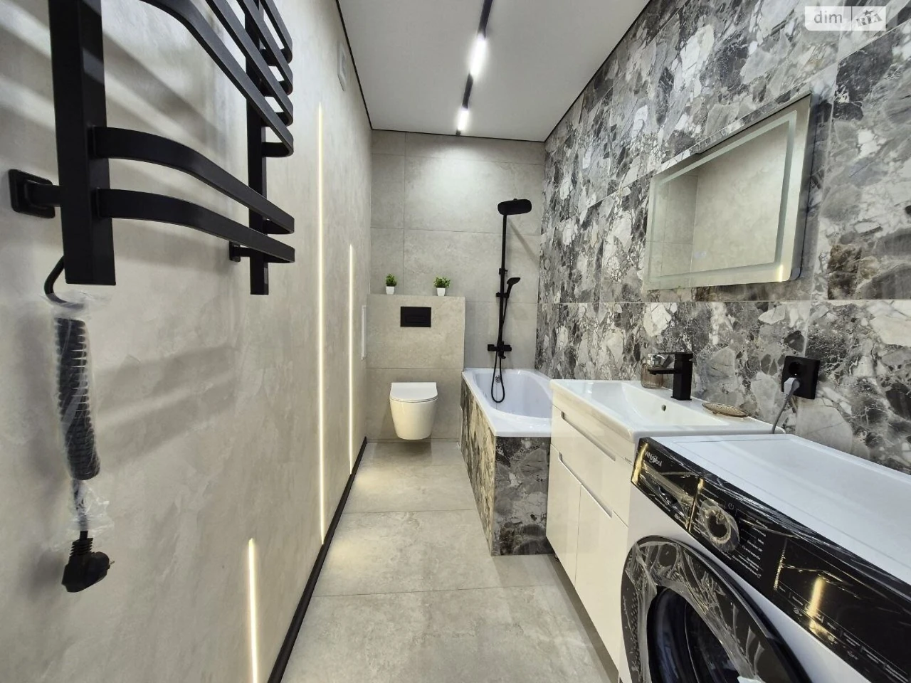 Apartment for Sale: New World